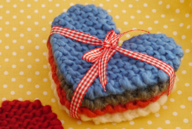 Free-knitting-patterns-How-to-make-knitted-heart-coasters-Mollie-Makes